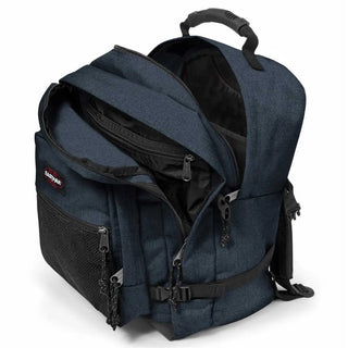 Eastpak Ultimate Ryggsäck - Triple Denim, fotad mot en vit bakgrund.