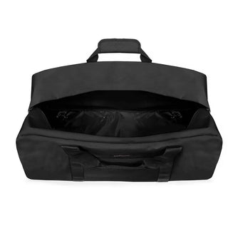 Eastpak Warehouse + Resväska/Duffelbag - Black, fotad mot en vit bakgrund.
