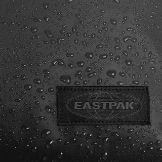 Eastpak Transit'R S Kabinväska -  Tarp Black, fotad mot en vit bakgrund.