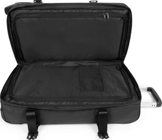 Eastpak Transit'R Mellanstor Resväska - Tarp Black, fotad mot en vit bakgrund.