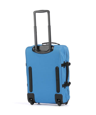 Eastpak Tranverz S Kabinväska 51cm - Bubble Blue, fotad mot en vit bakgrund.