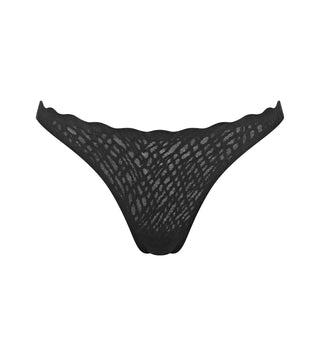 sloggi ZERO Feel Bliss String – produktbild utan modell, visar spetsdesign och vågformad midja med V-skurna benöppningar