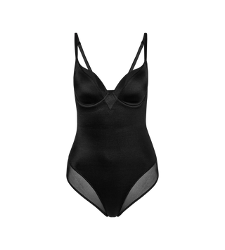 Shape Sensation-body med vadderade kupor, tyllspetsdetaljer och formande passform, frilagd mot vit bakgrund.